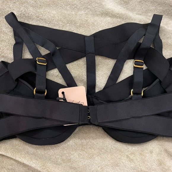 Whitney - Picture 4 of 10